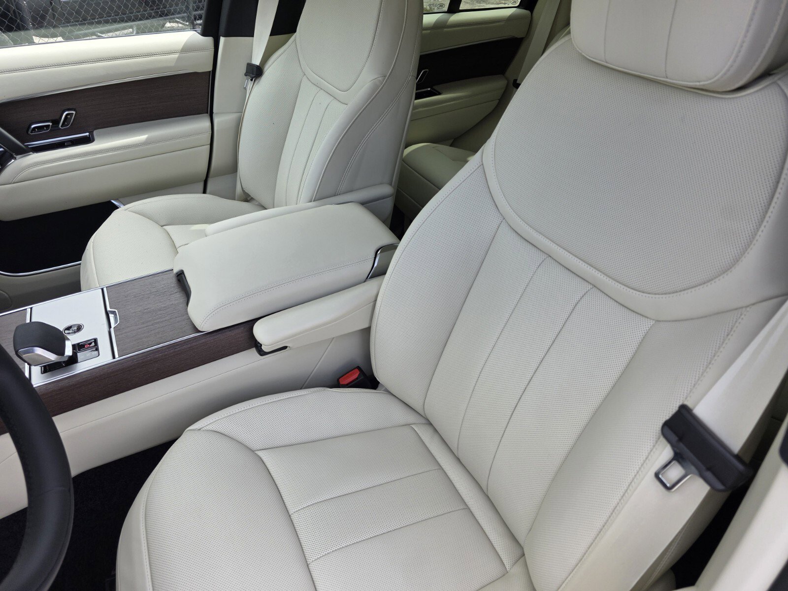 New 2026 Land Rover Range Rover SE image 11