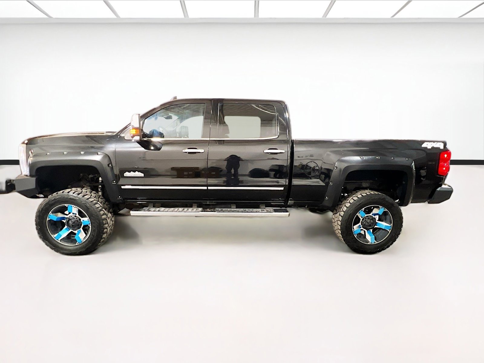Used 2016 Chevrolet Silverado 2500 High Country w/ Duramax Plus Package AWD/4WD image 21