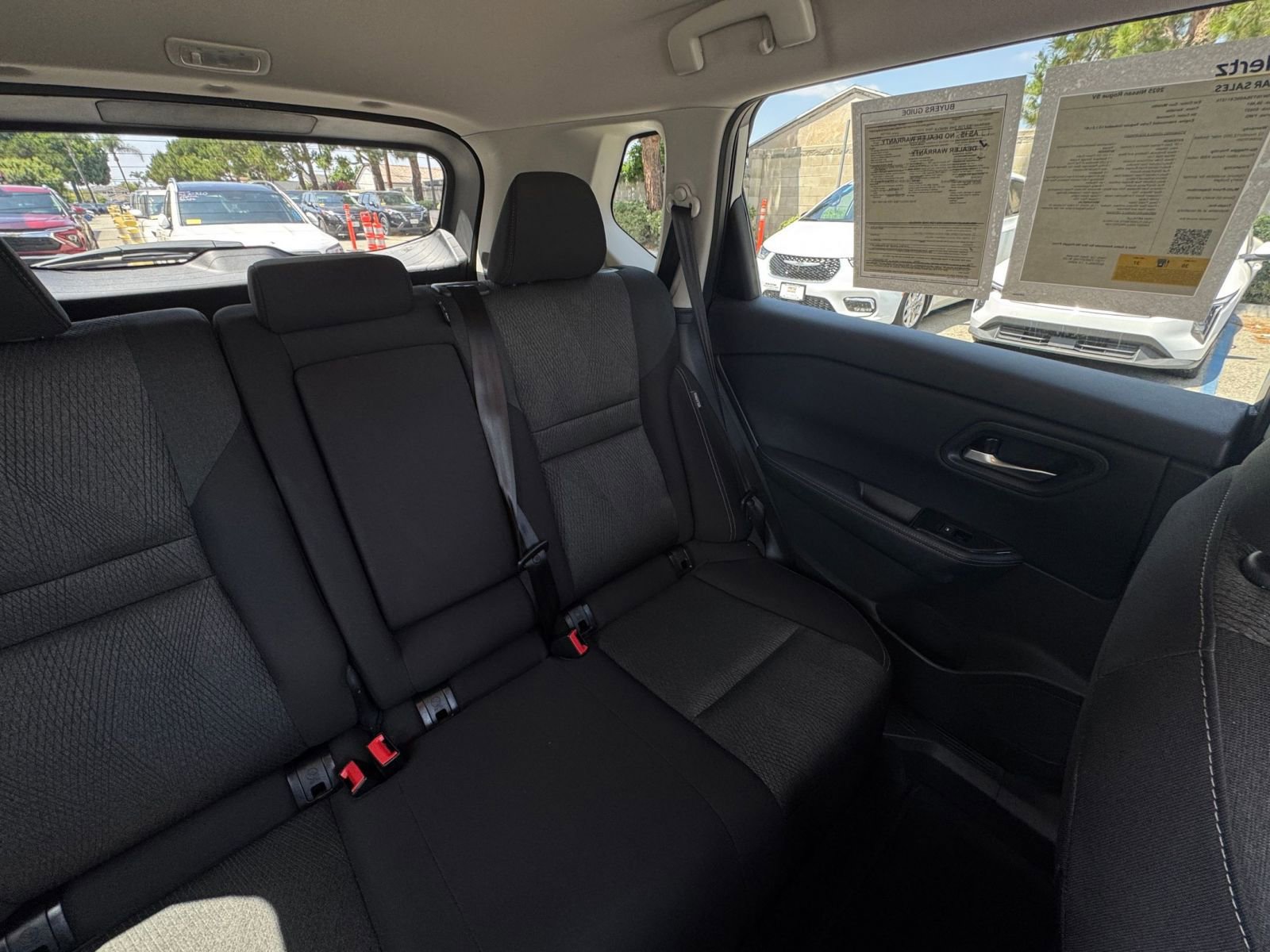 Used 2025 Nissan Rogue SV FWD image 39