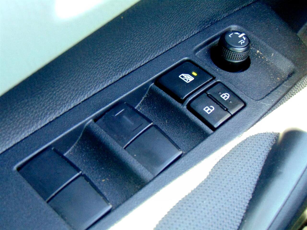 Used 2025 Toyota Corolla LE image 33