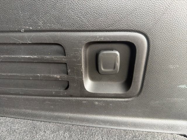 Used 2023 Chevrolet Traverse LT AWD/4WD image 13