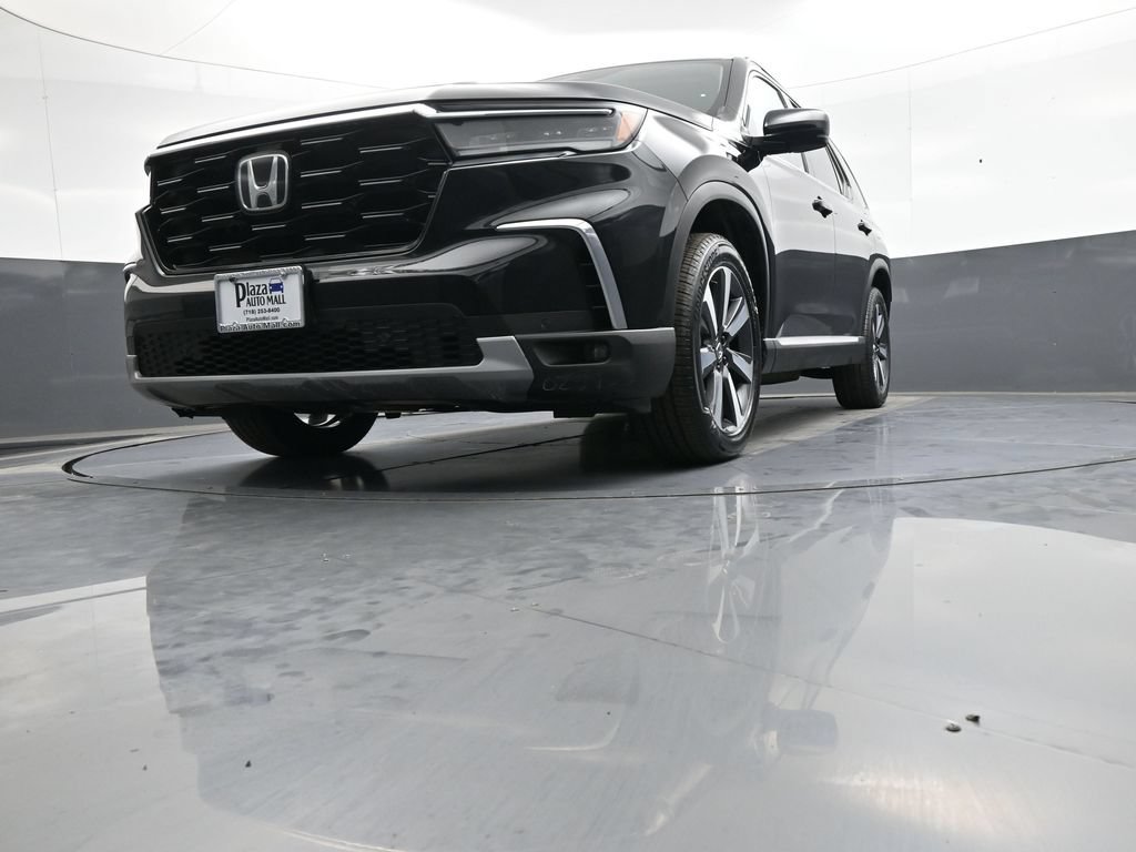 Certified 2025 Honda Pilot Touring image 29