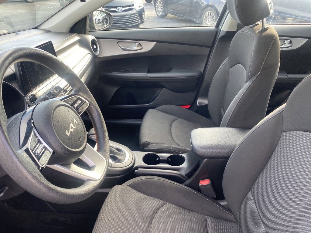 Used 2024 Kia Forte LXS w/ LXS Technology Package image 5