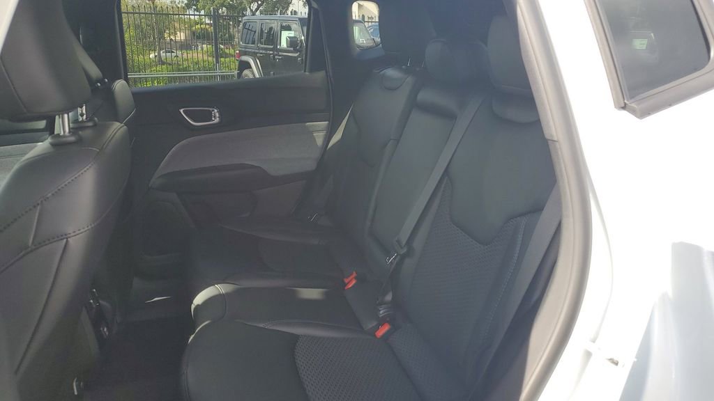 New 2026 Jeep Compass Latitude image 15
