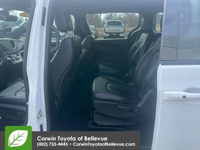 Used 2024 Chrysler Pacifica Select image 23