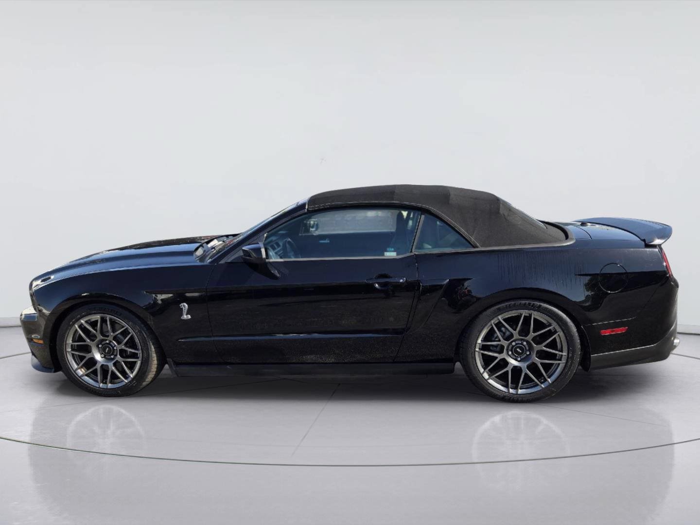 Used 2012 Ford Mustang Shelby GT500 w/ SVT Performance Pkg RWD image 4