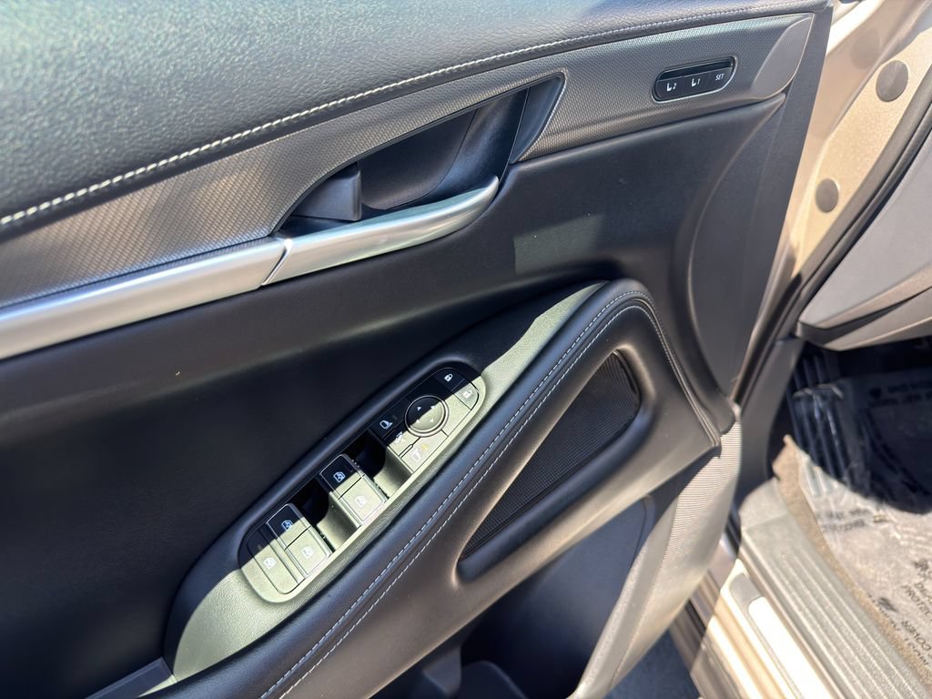 Used 2023 INFINITI QX60 Luxe w/ Cargo Package FWD image 12