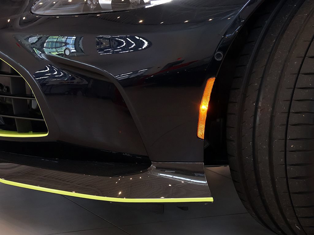 Used 2023 Aston Martin V12 Vantage RWD image 14