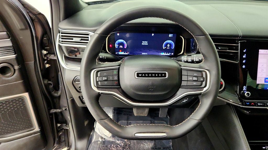 Used 2023 Jeep Wagoneer 4WD image 13
