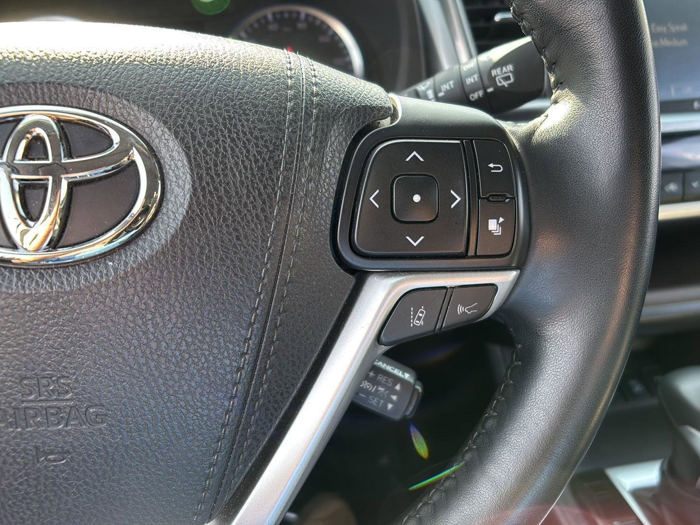 Used 2017 Toyota Highlander XLE image 31