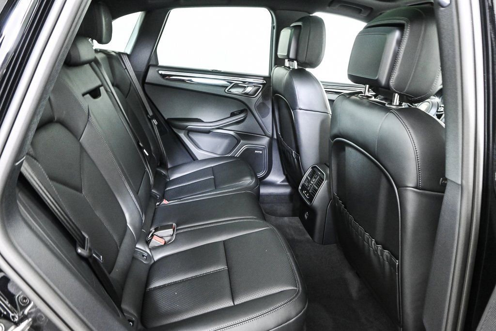 Certified 2026 Porsche Macan AWD/4WD image 23