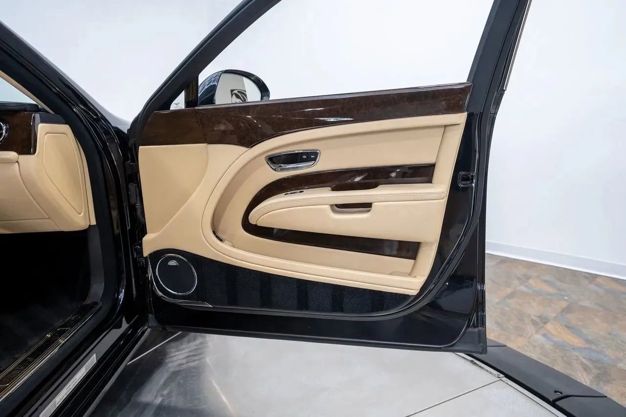 Used 2011 Bentley Mulsanne RWD image 41