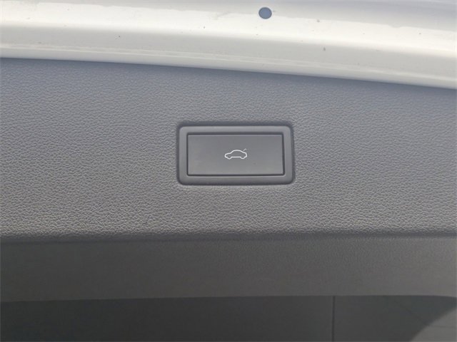 Used 2022 Volkswagen Tiguan SE R-Line image 14