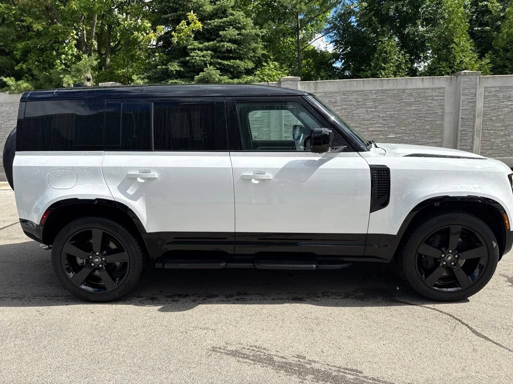 Certified 2025 Land Rover Defender 110 X-Dynamic SE AWD/4WD image 6