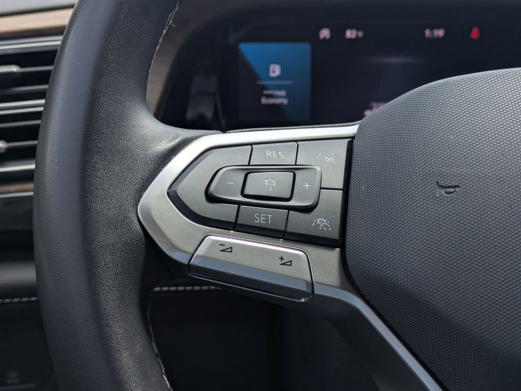 Used 2025 Volkswagen Atlas SE FWD image 22