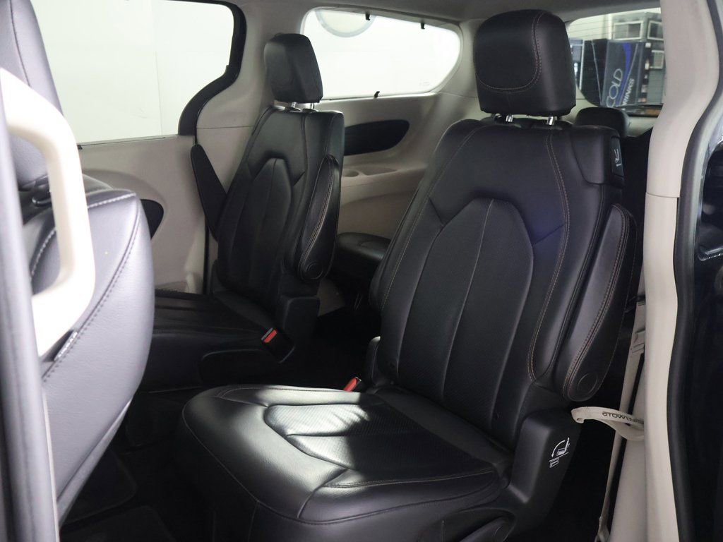 Used 2020 Chrysler Pacifica Touring-L FWD image 28