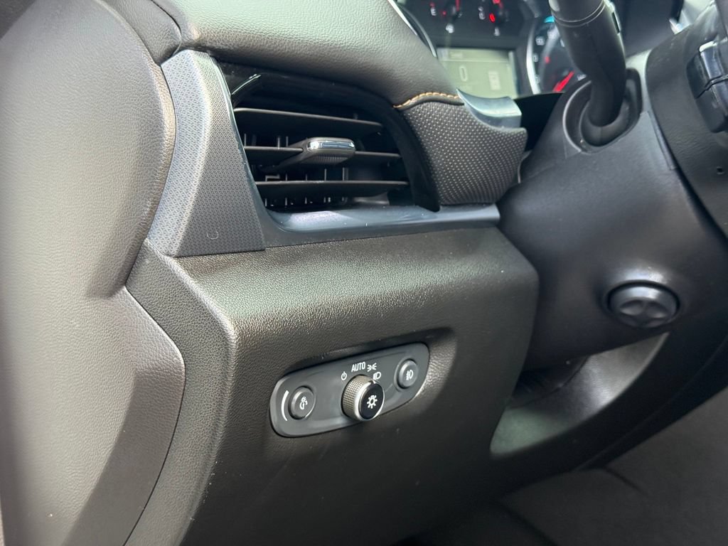 Used 2019 Chevrolet Traverse Premier w/ Driver Confidence II Package FWD image 11