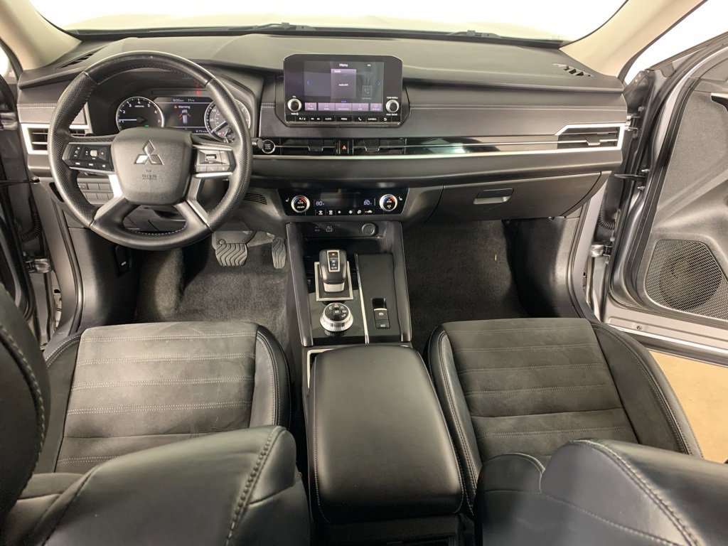 Used 2023 Mitsubishi Outlander SE image 35