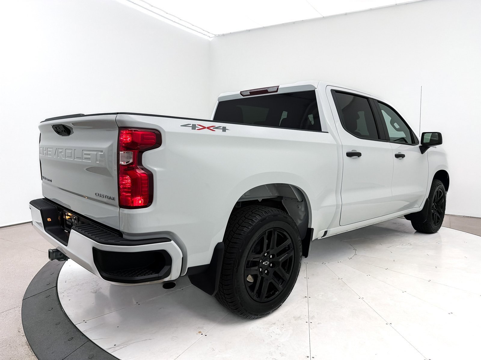 Used 2024 Chevrolet Silverado 1500 Custom image 16
