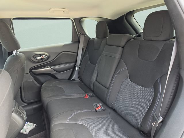 Certified 2019 Jeep Cherokee Latitude w/ Popular Appearance Group FWD image 19