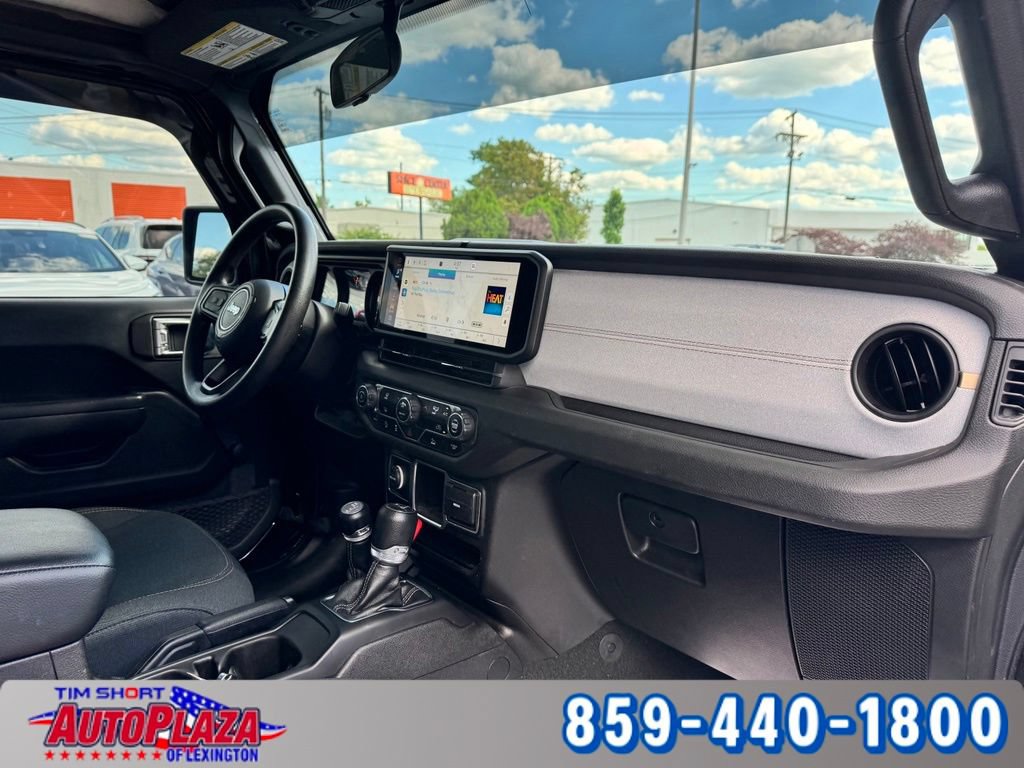 Used 2024 Jeep Gladiator Sport AWD/4WD image 39