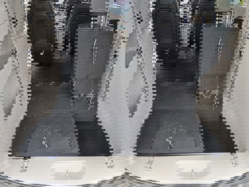 Used 2023 Chrysler Pacifica Touring-L image 14