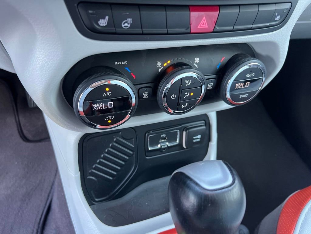 Used 2015 Jeep Renegade Limited FWD image 36