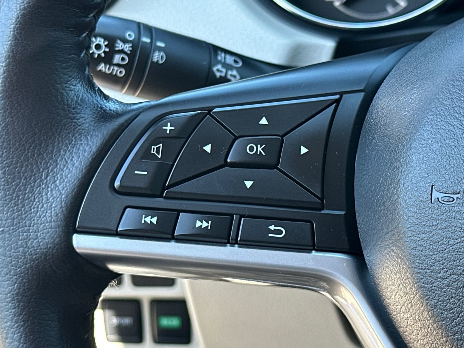 Used 2022 Nissan Rogue Sport SV w/ Technology Package image 23