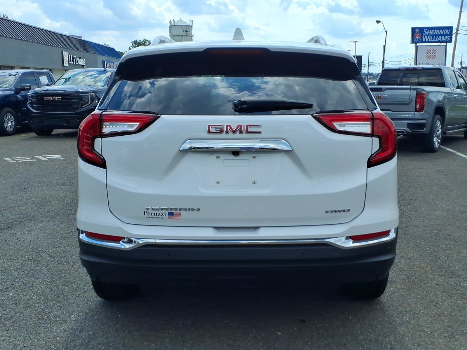 Certified 2022 GMC Terrain SLT w/ Infotainment Package II AWD/4WD image 4
