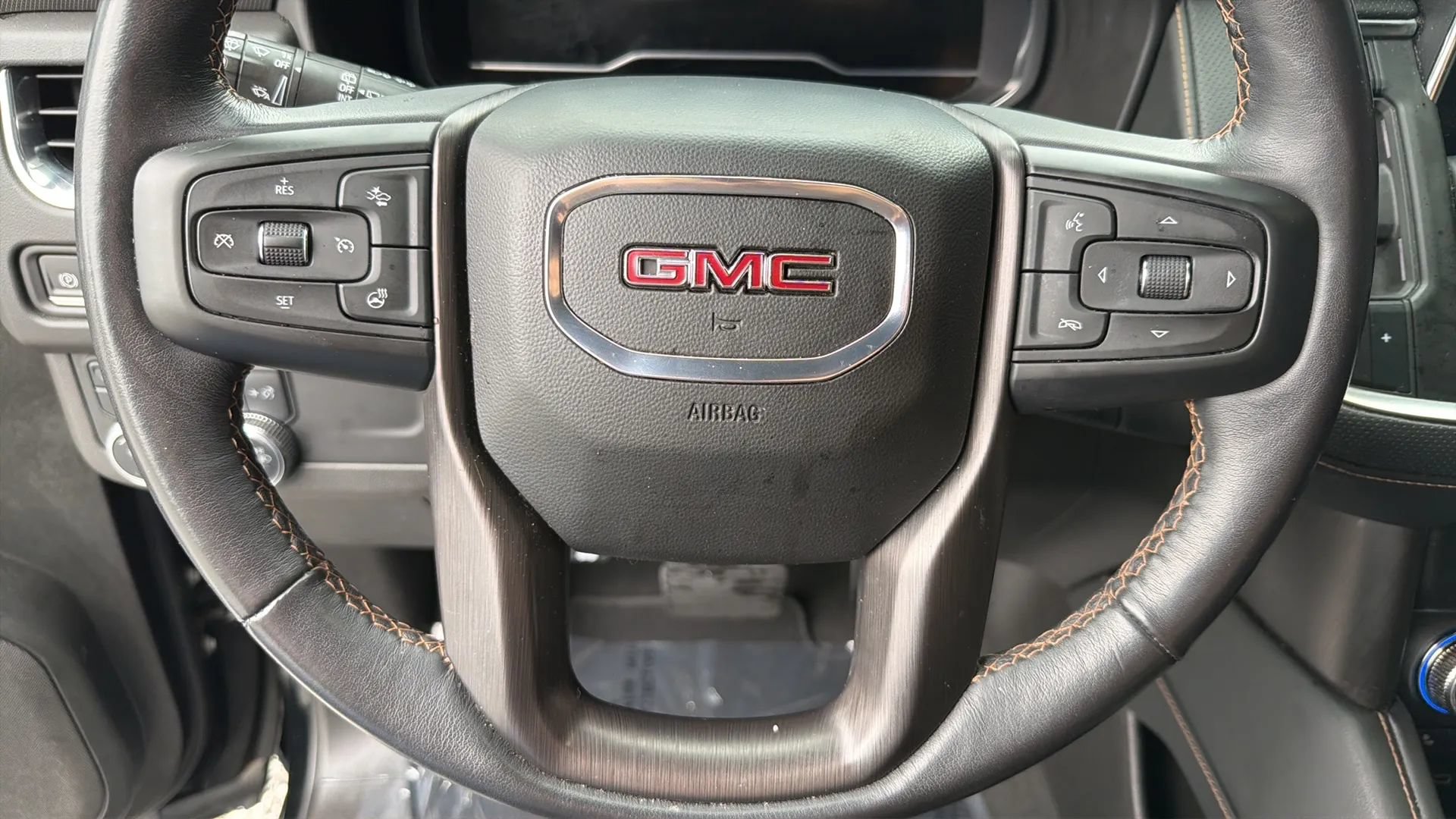 Used 2022 GMC Yukon AT4 AWD/4WD image 23