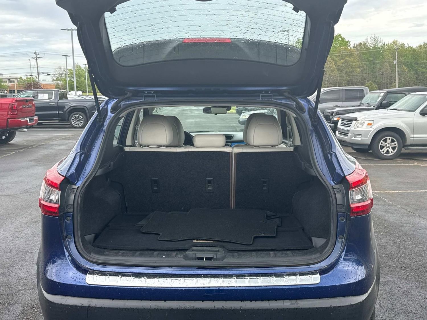 Used 2020 Nissan Rogue Sport SL FWD image 13