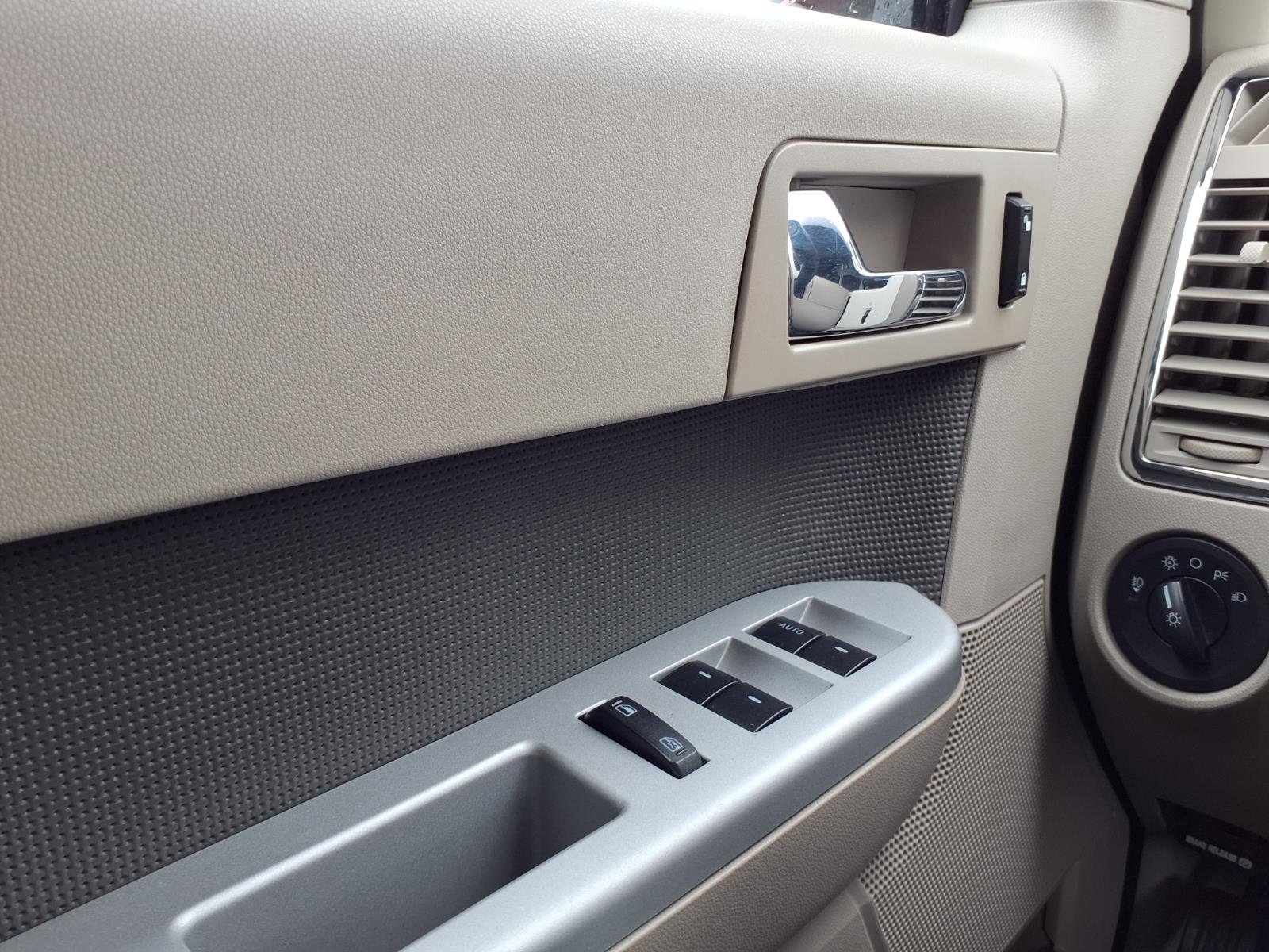 Used 2010 Mercury Mariner Premier image 20