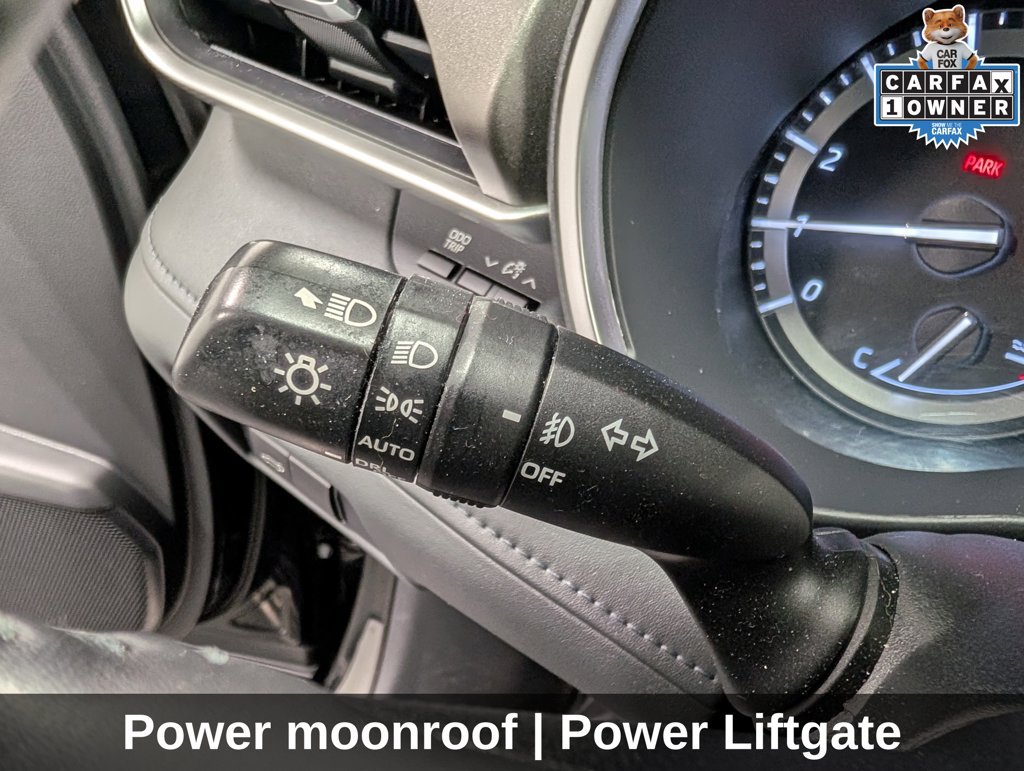 Used 2021 Toyota Highlander XLE AWD/4WD image 22