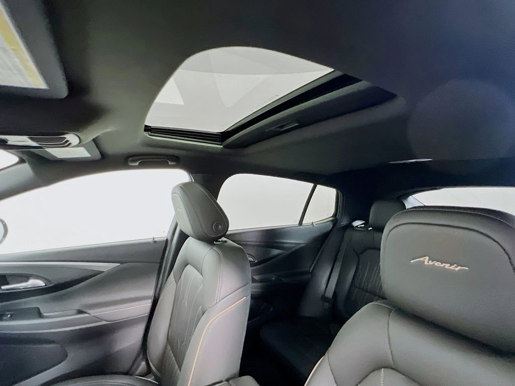New 2025 Buick Envista Avenir image 18