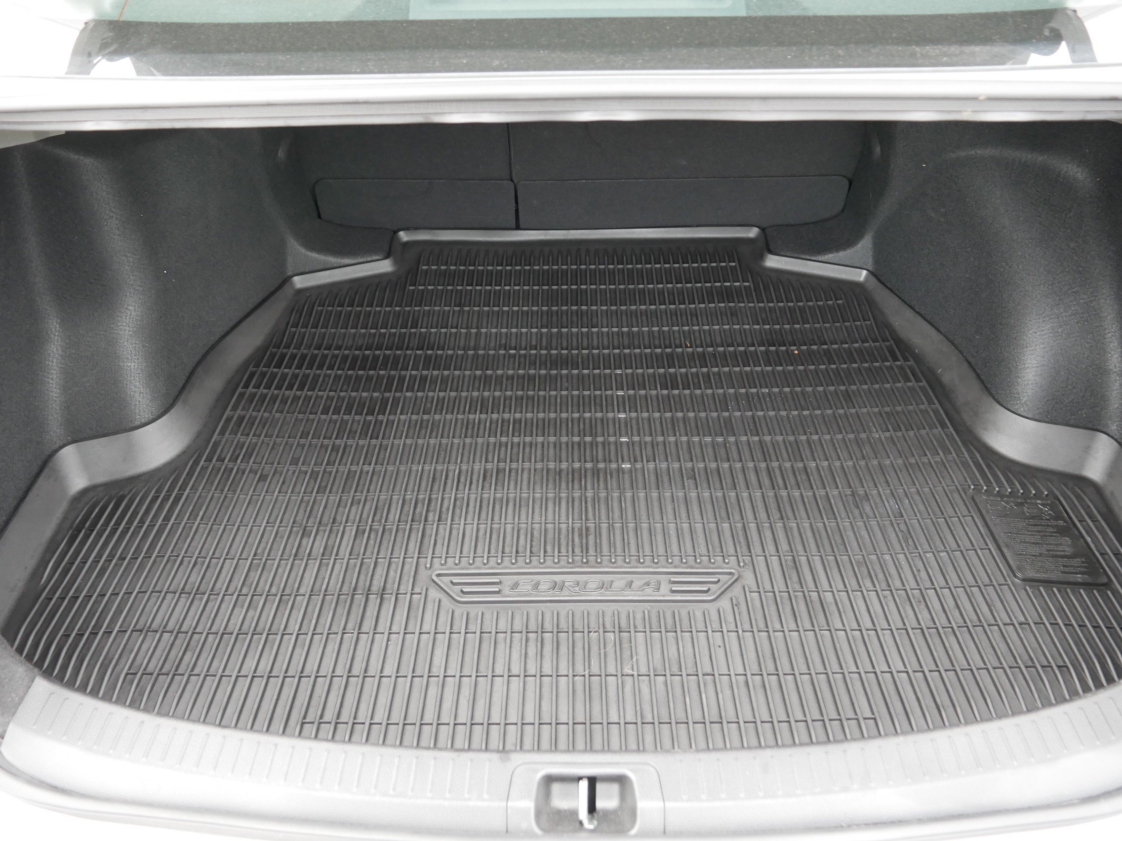 Used 2023 Toyota Corolla SE w/ SE Premium Package image 18