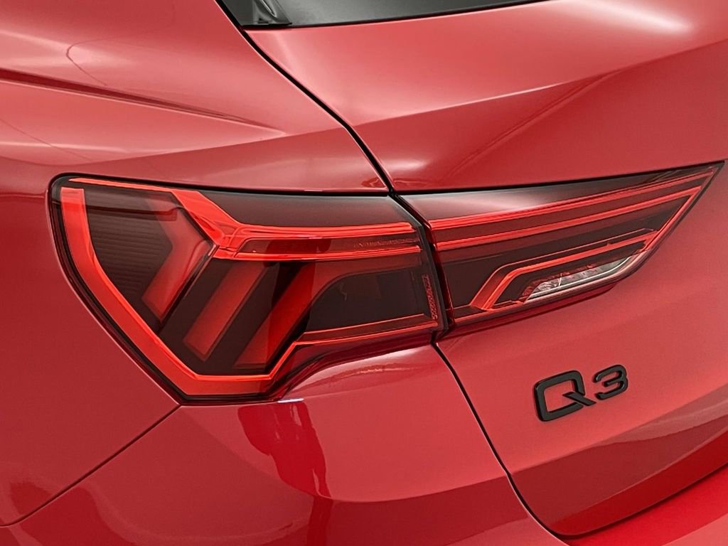 New 2025 Audi Q3 2.0T Premium image 16