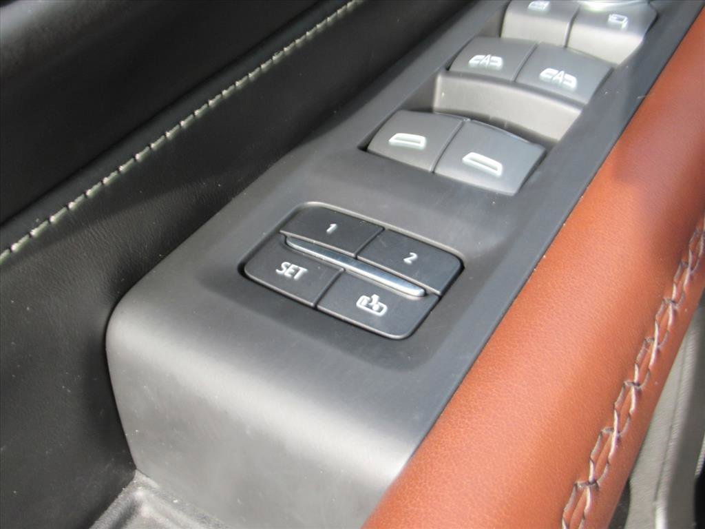 Used 2023 GMC Yukon Denali Ultimate image 30