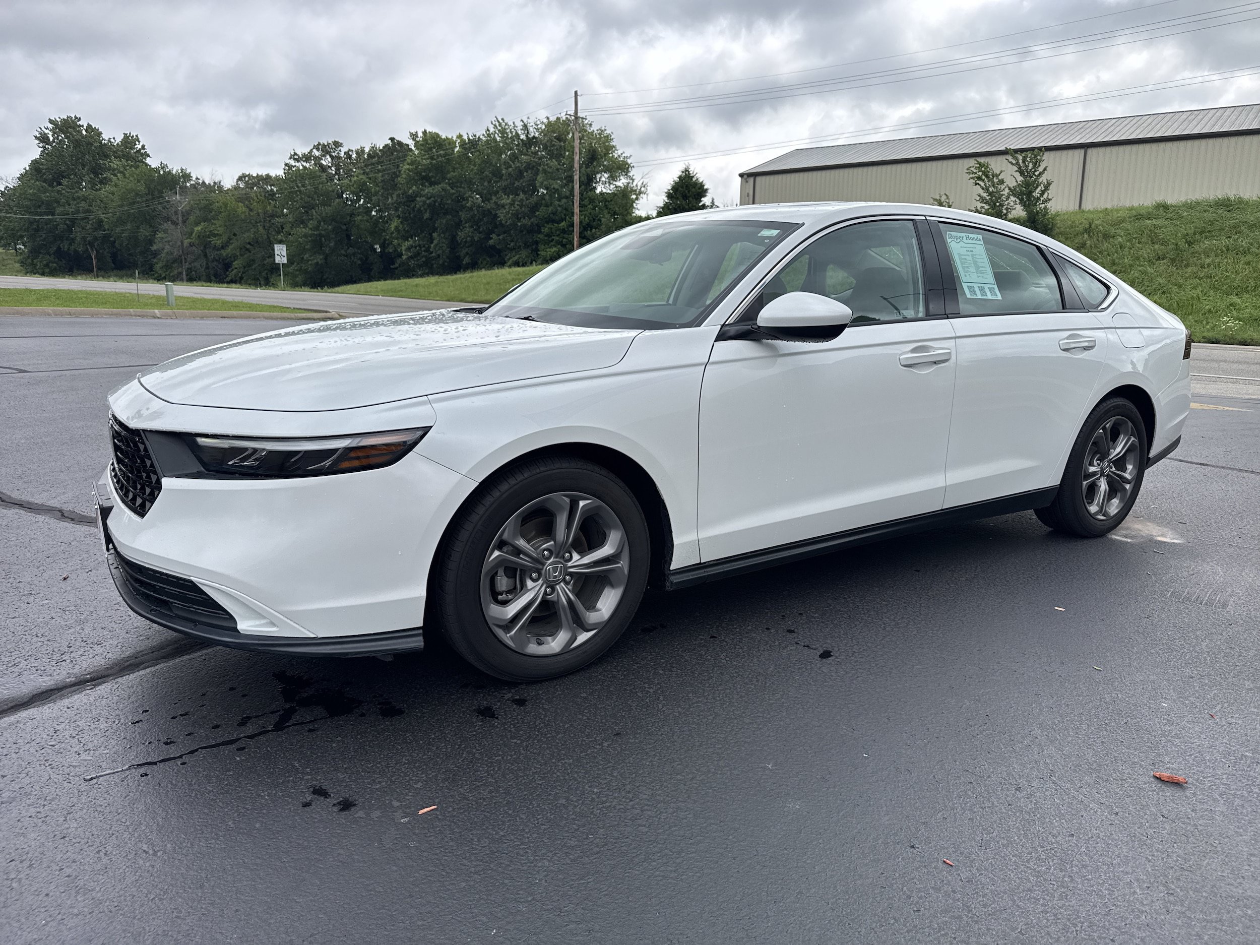 Used 2024 Honda Accord EX image 2