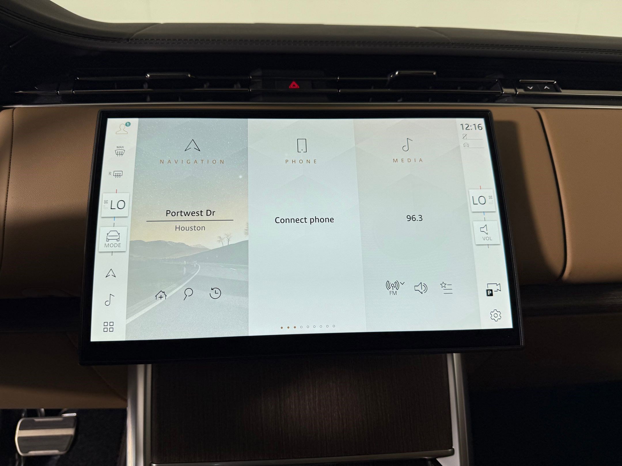 New 2026 Land Rover Range Rover Long Wheelbase SE image 23