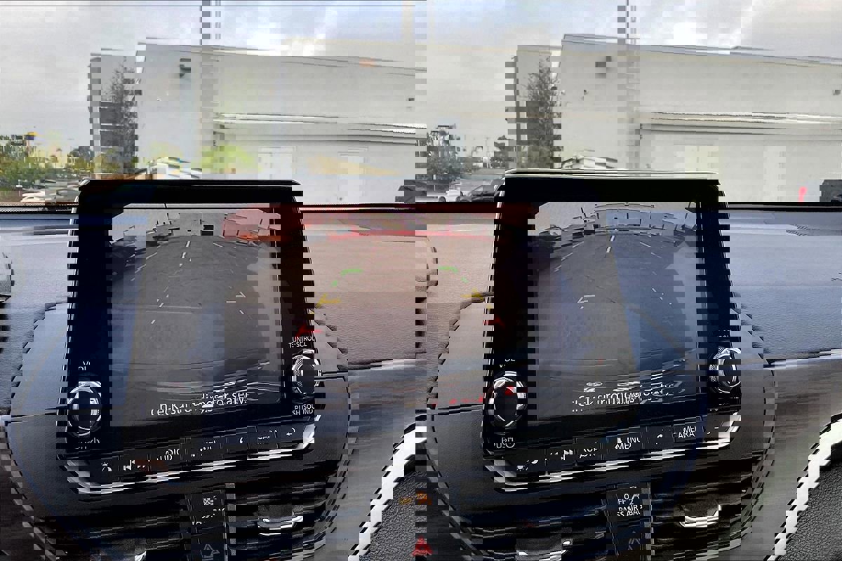 Used 2024 Nissan Altima 2.5 SV image 18