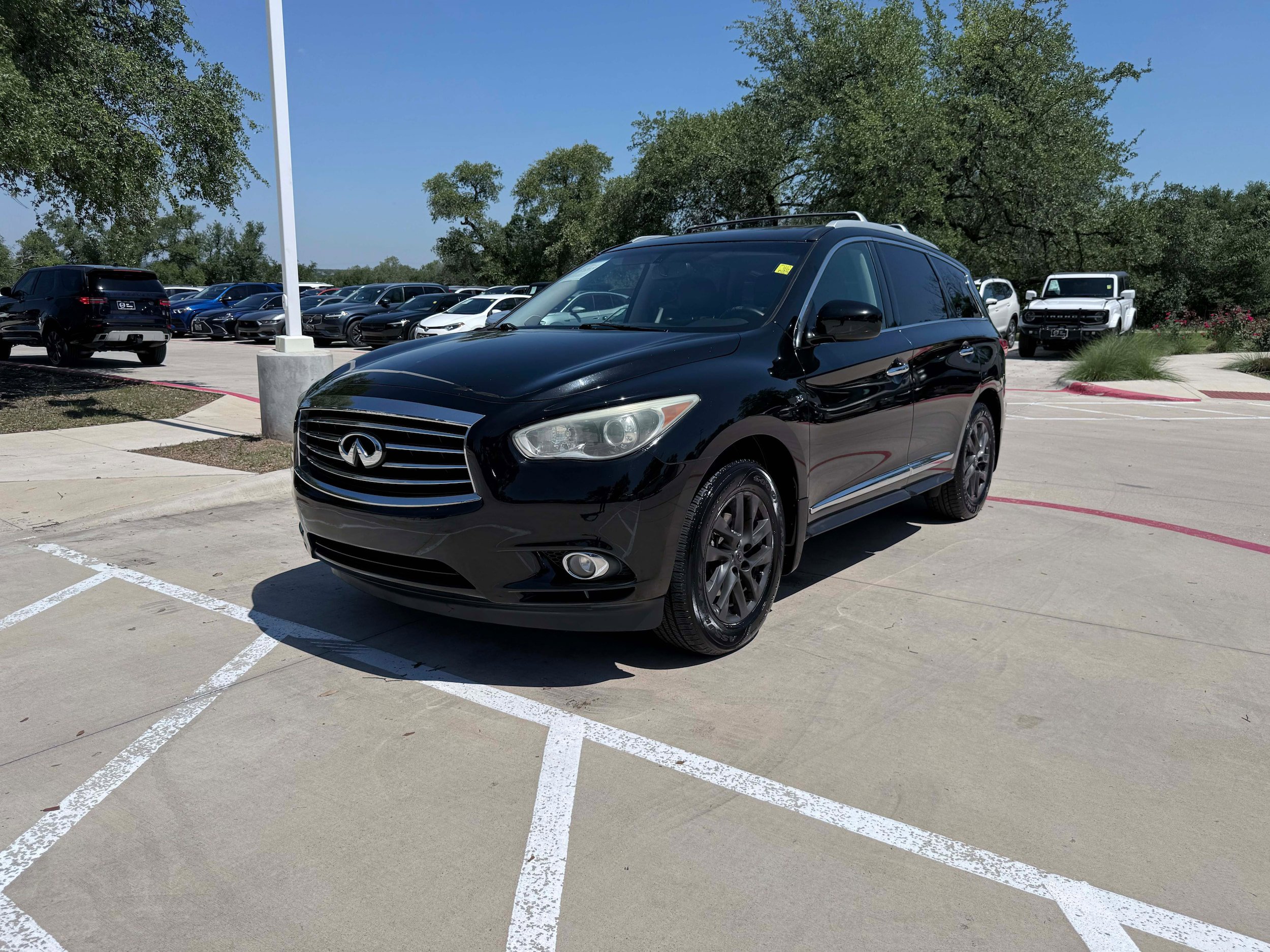 Used 2015 INFINITI QX60 Luxe w/ Premium Package AWD/4WD image 2