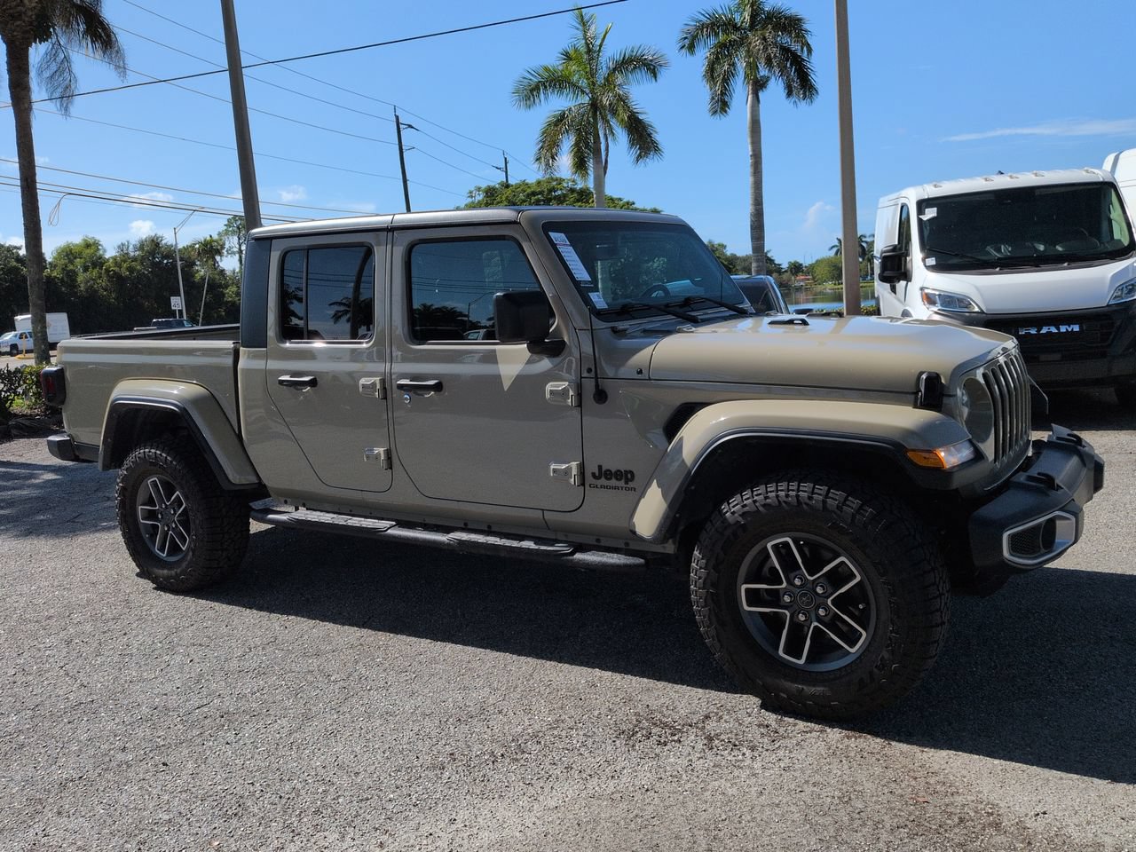Used 2022 Jeep Gladiator Sport AWD/4WD image 2