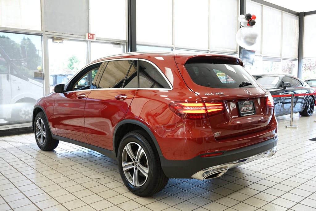 Used 2017 Mercedes-Benz GLC 300 4MATIC image 4