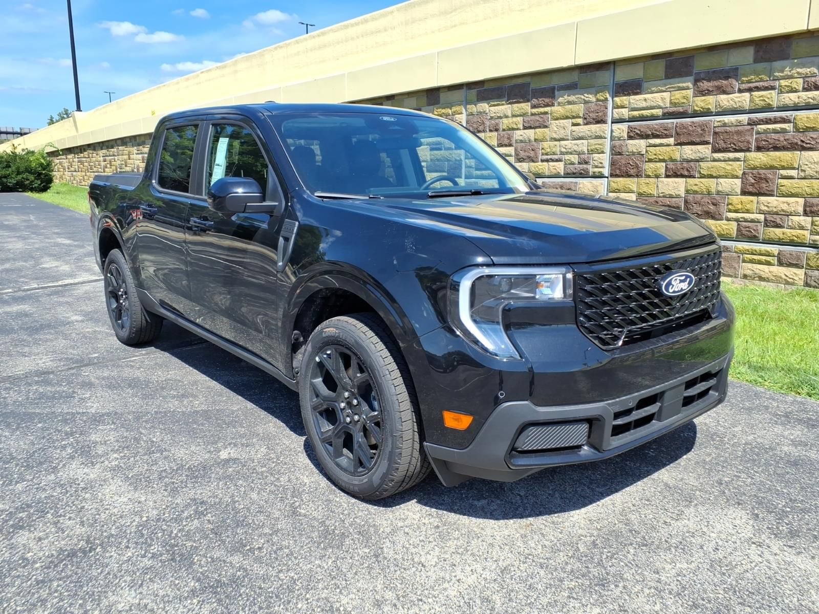 New 2026 Ford Maverick Lariat w/ Black Appearance Package AWD/4WD image 2
