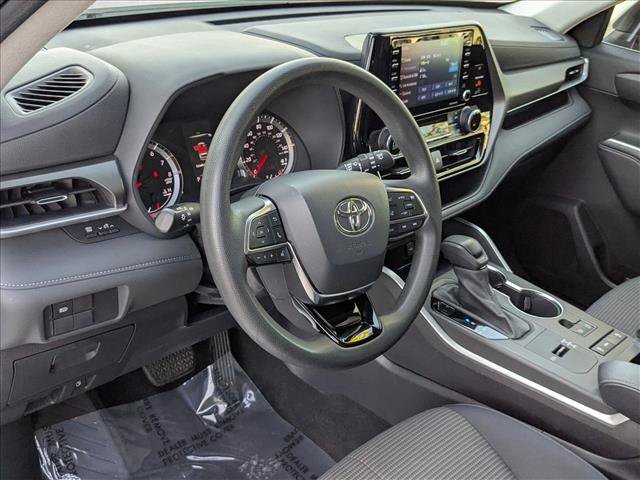 Used 2020 Toyota Highlander L image 10
