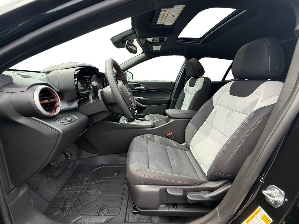 New 2026 Chevrolet Trax RS w/ Sunroof Package FWD image 9