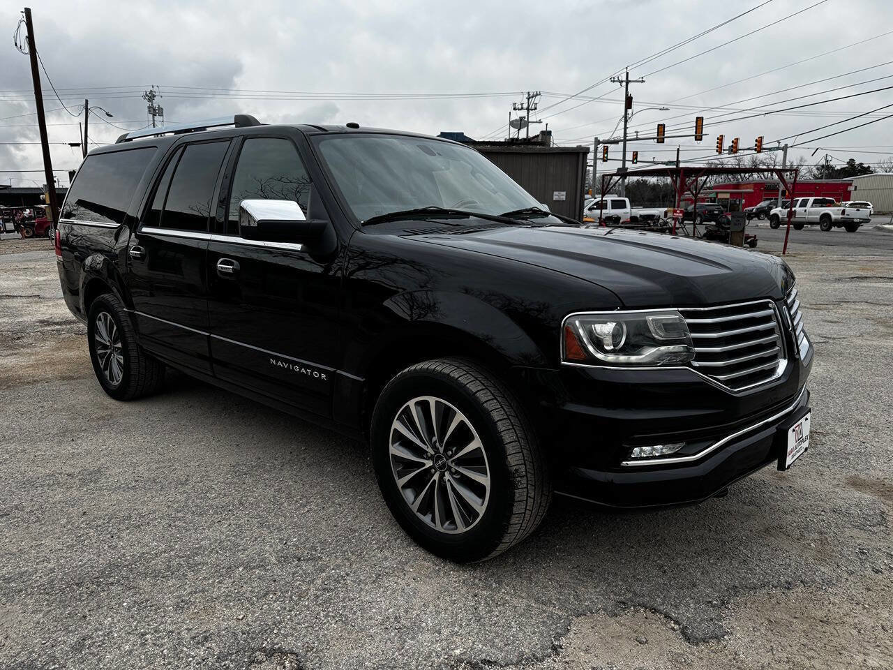 Used 2017 Lincoln Navigator L Select image 7