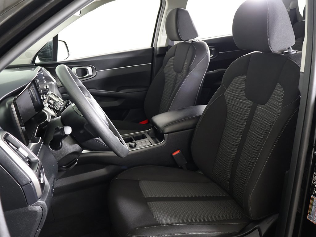Used 2023 Kia Sorento LX image 28