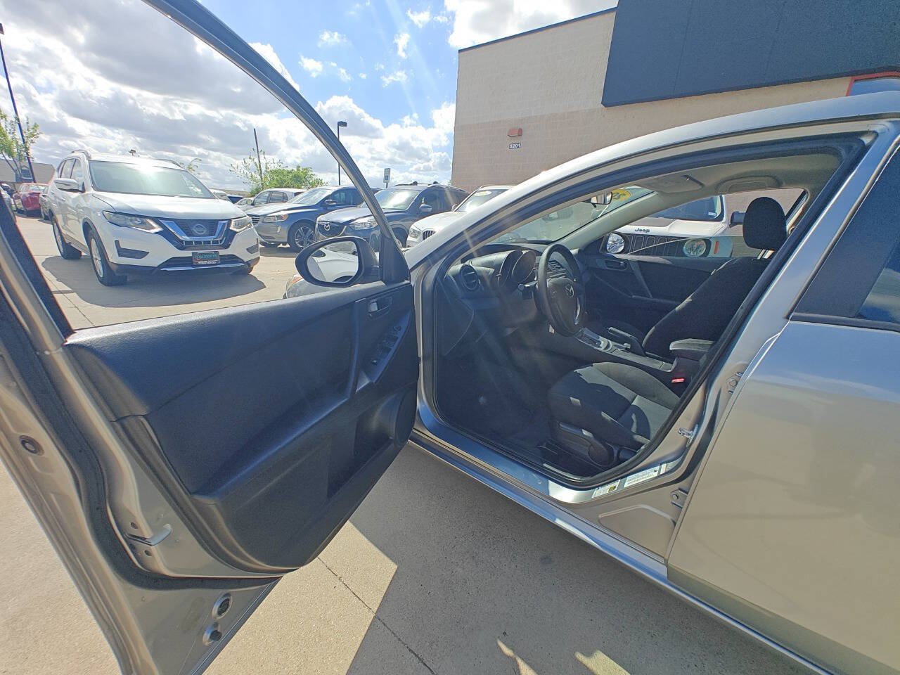 Used 2010 MAZDA MAZDA3 i Sport FWD image 12