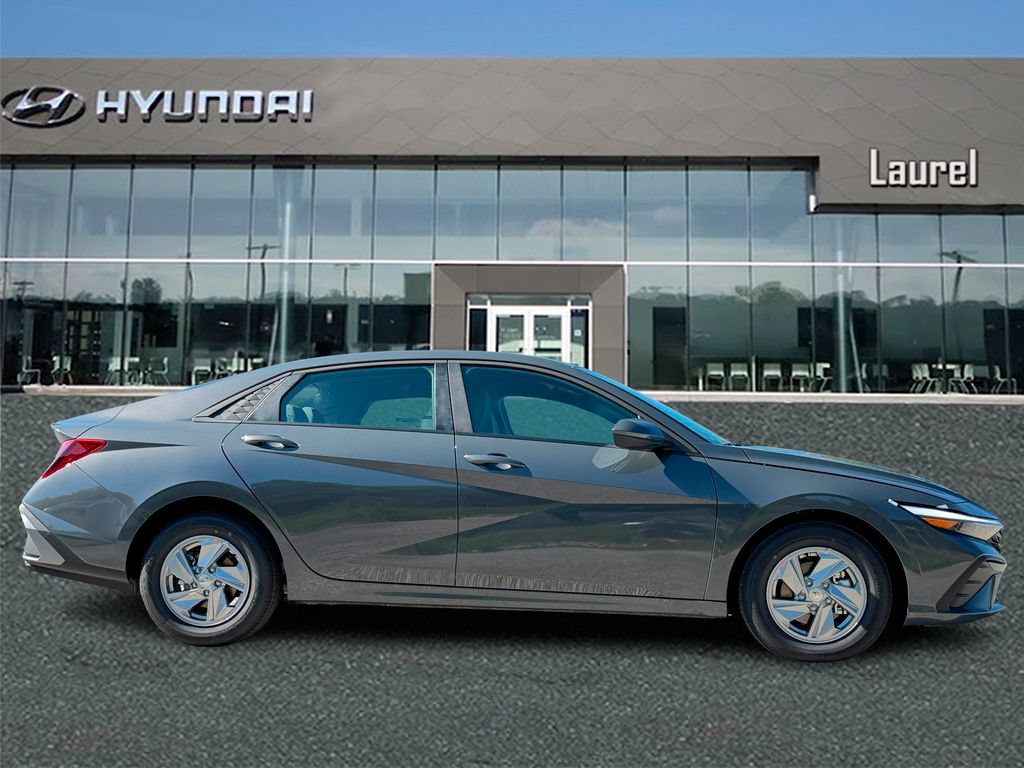 New 2026 Hyundai Elantra SE FWD video 2
